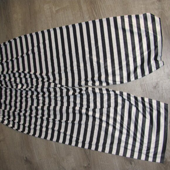 Men's Convict Jail Prisoner Inmate Black White Stripe Halloween Costume One Size - Picture 4 of 4